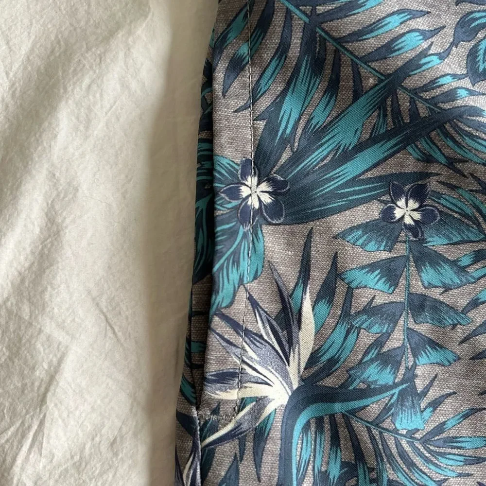 Travis Mathew Men's Swim Trunks - Black and Green EUC